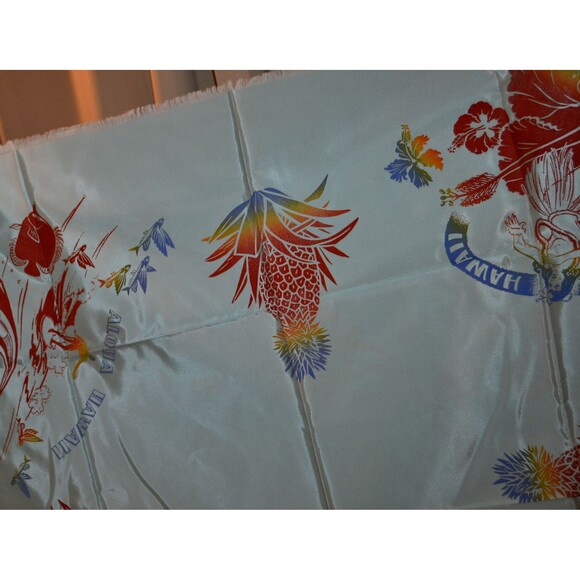 Vintage Tablecloth Souvenir Aloha Hawaii with Fringe and Beautiful Graphics - Picture 4 of 6